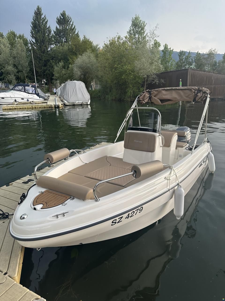 Karel 480 Open mit Bootsplatz