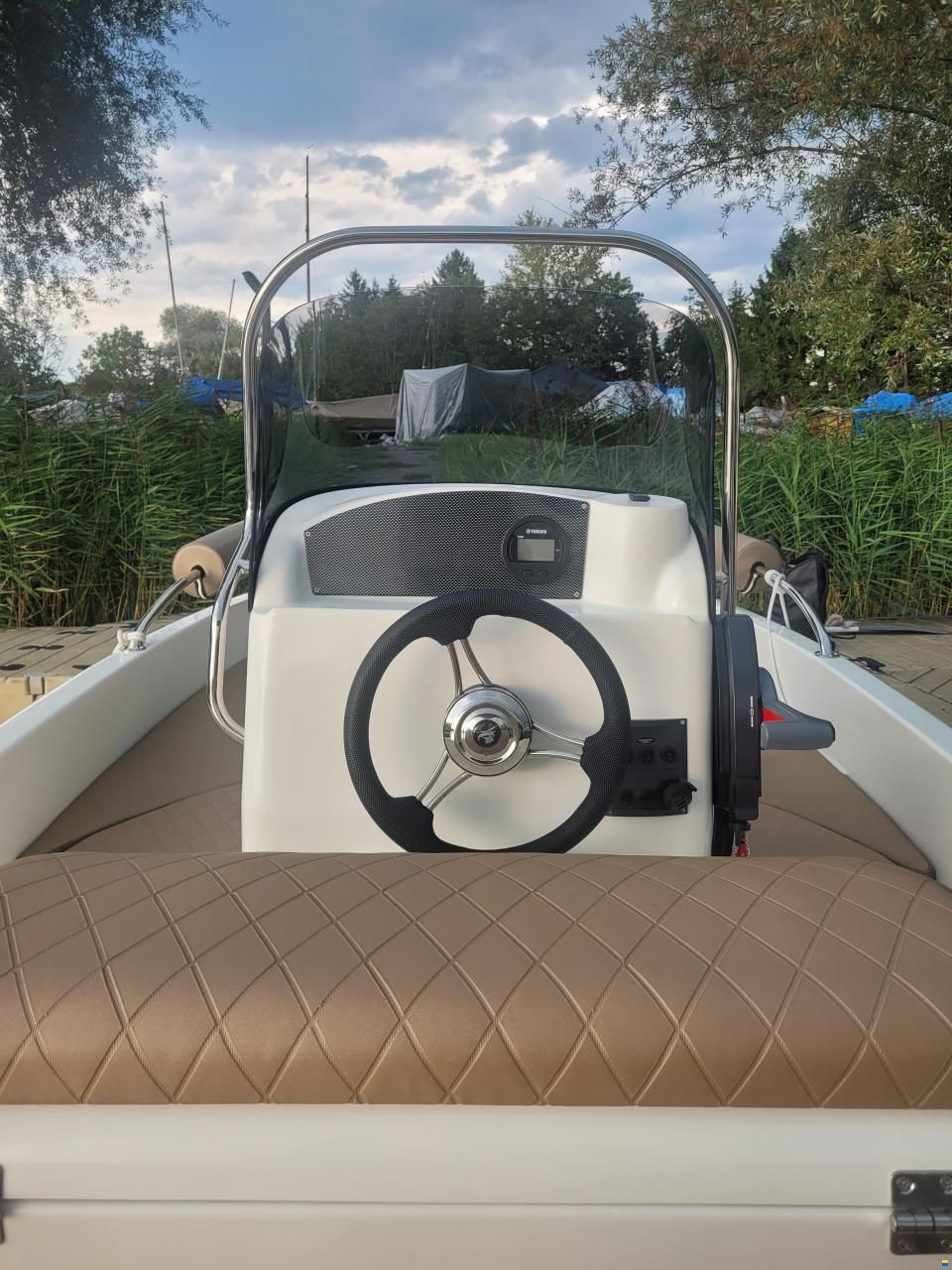 Karel 480 Open mit Bootsplatz