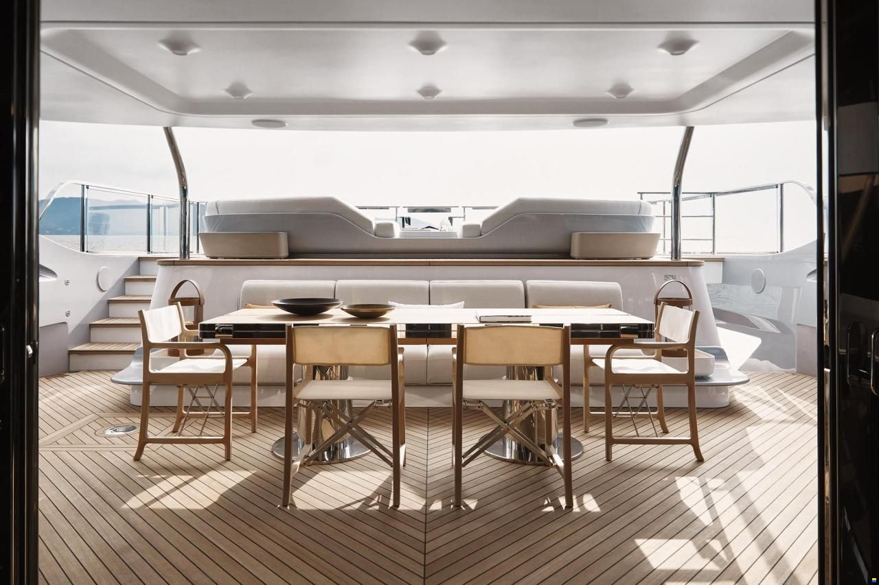 Azimut Grande Trideck