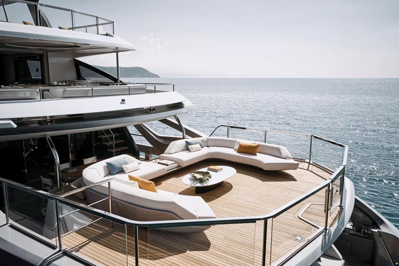 Azimut Grande Trideck