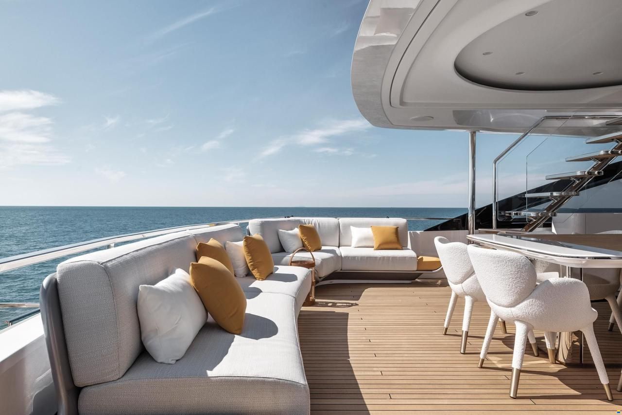 Azimut Grande Trideck