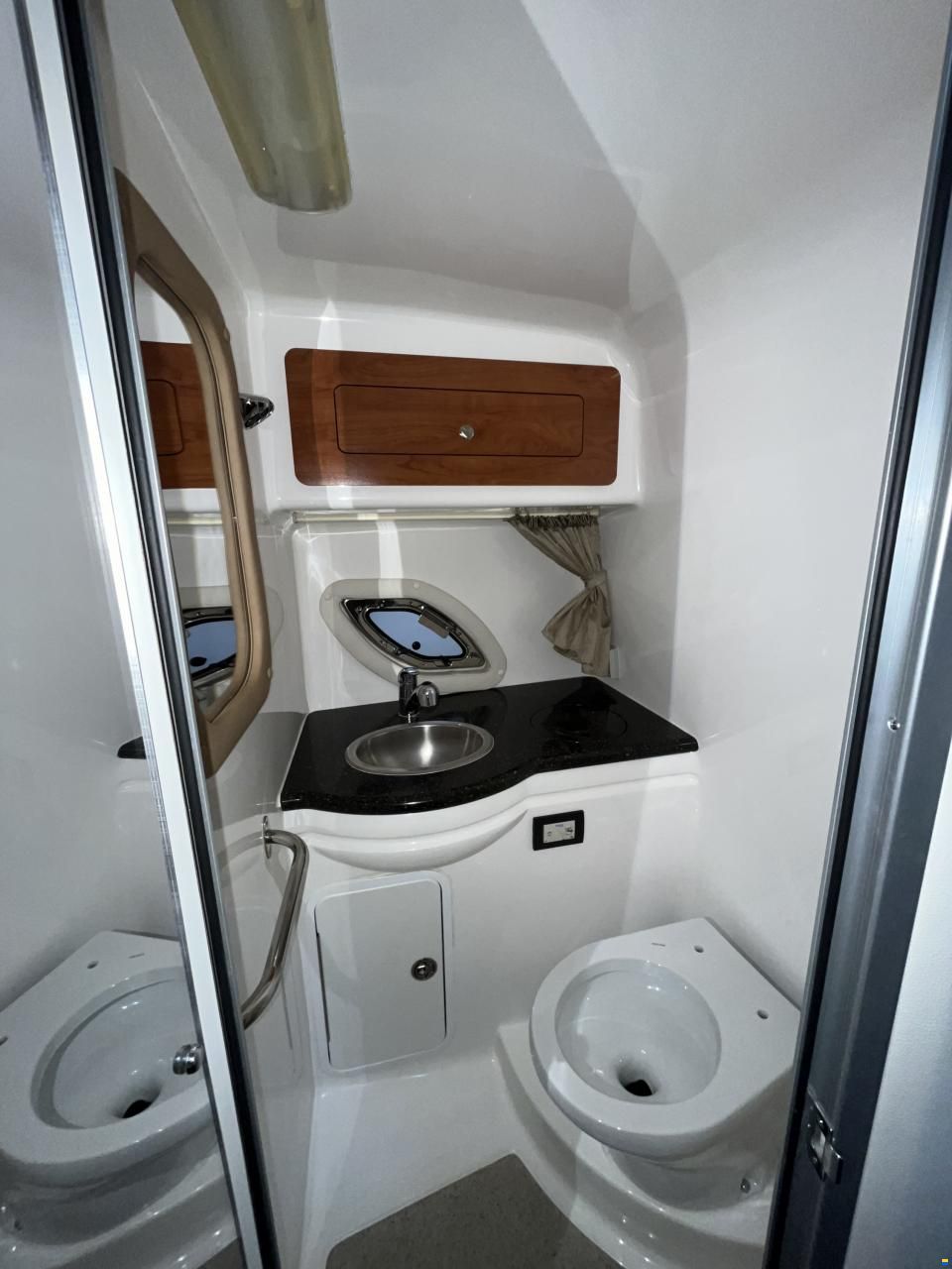 Rinker 310 Express Cruiser