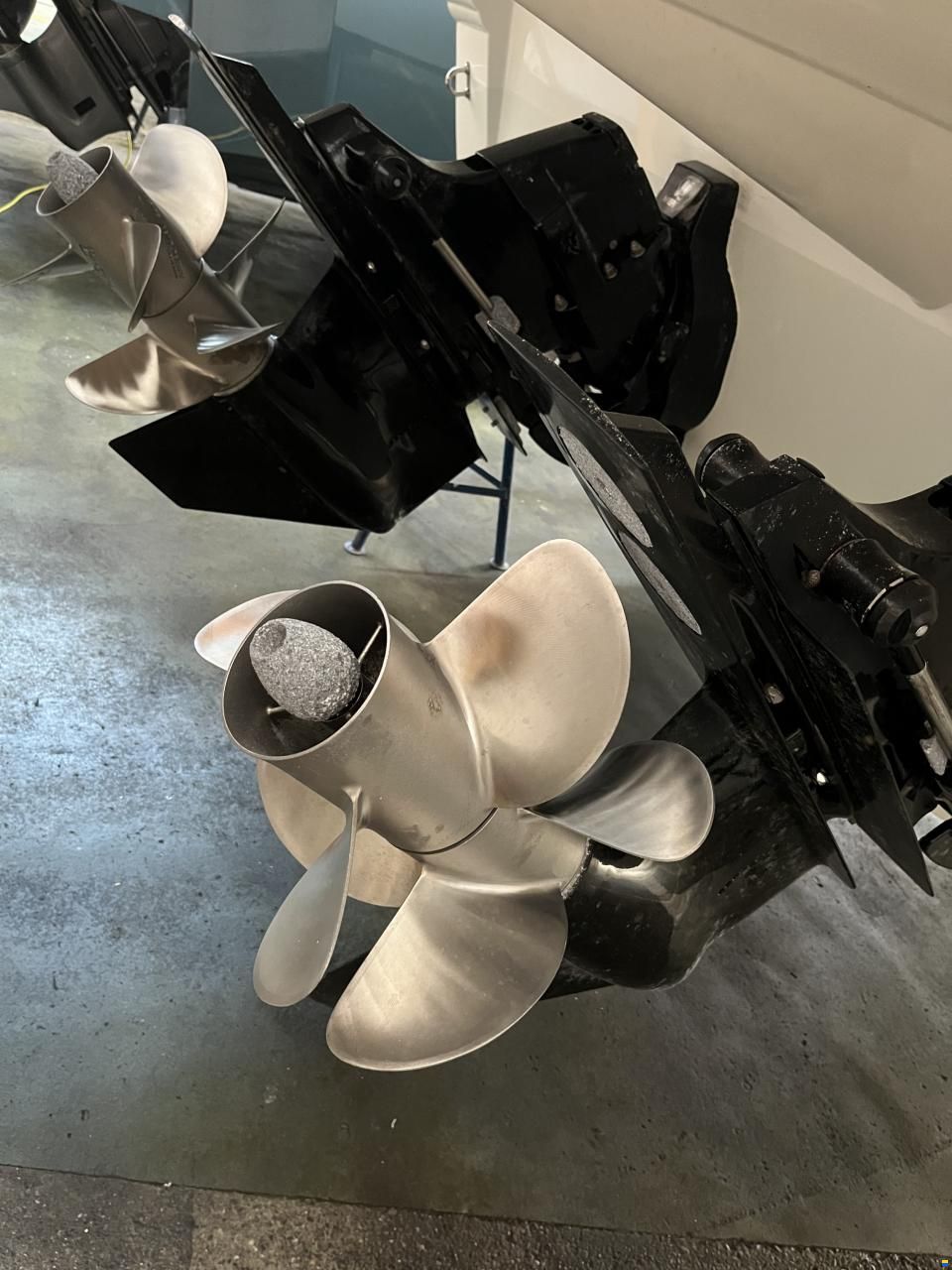 Rinker 310 Express Cruiser