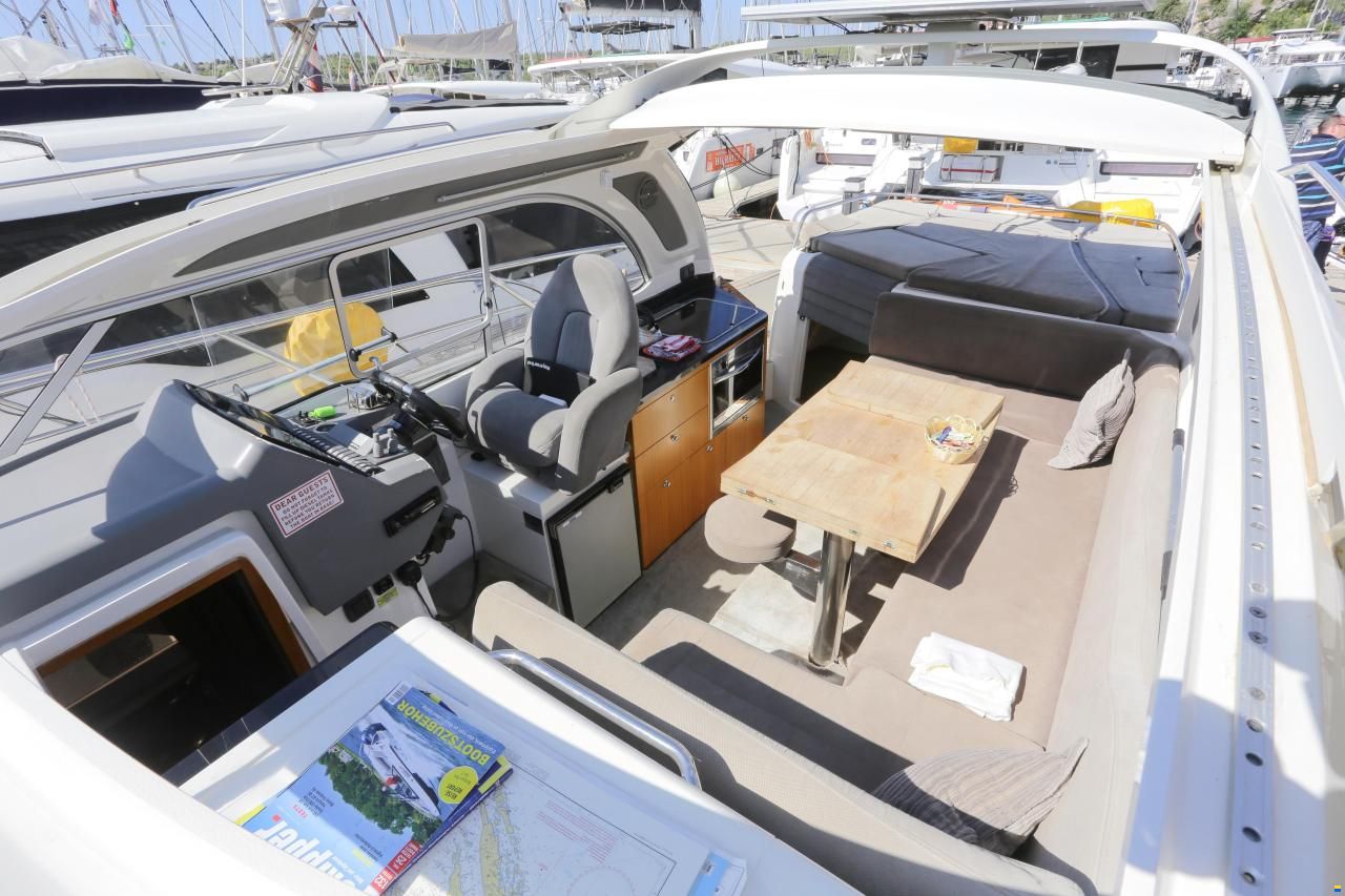 Marex 320 Aft Cabin Cruiser