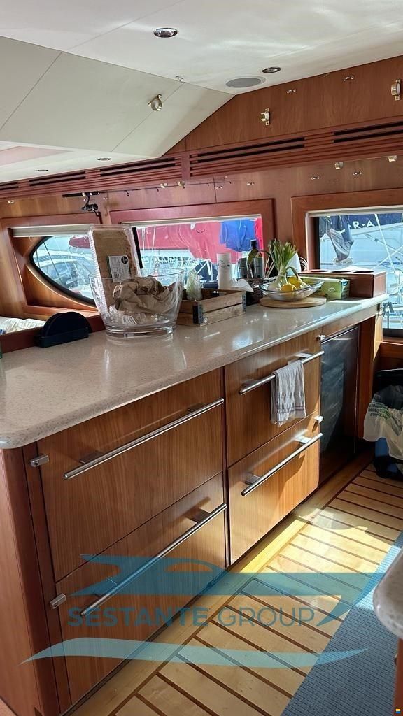 Hatteras 64 Convertible