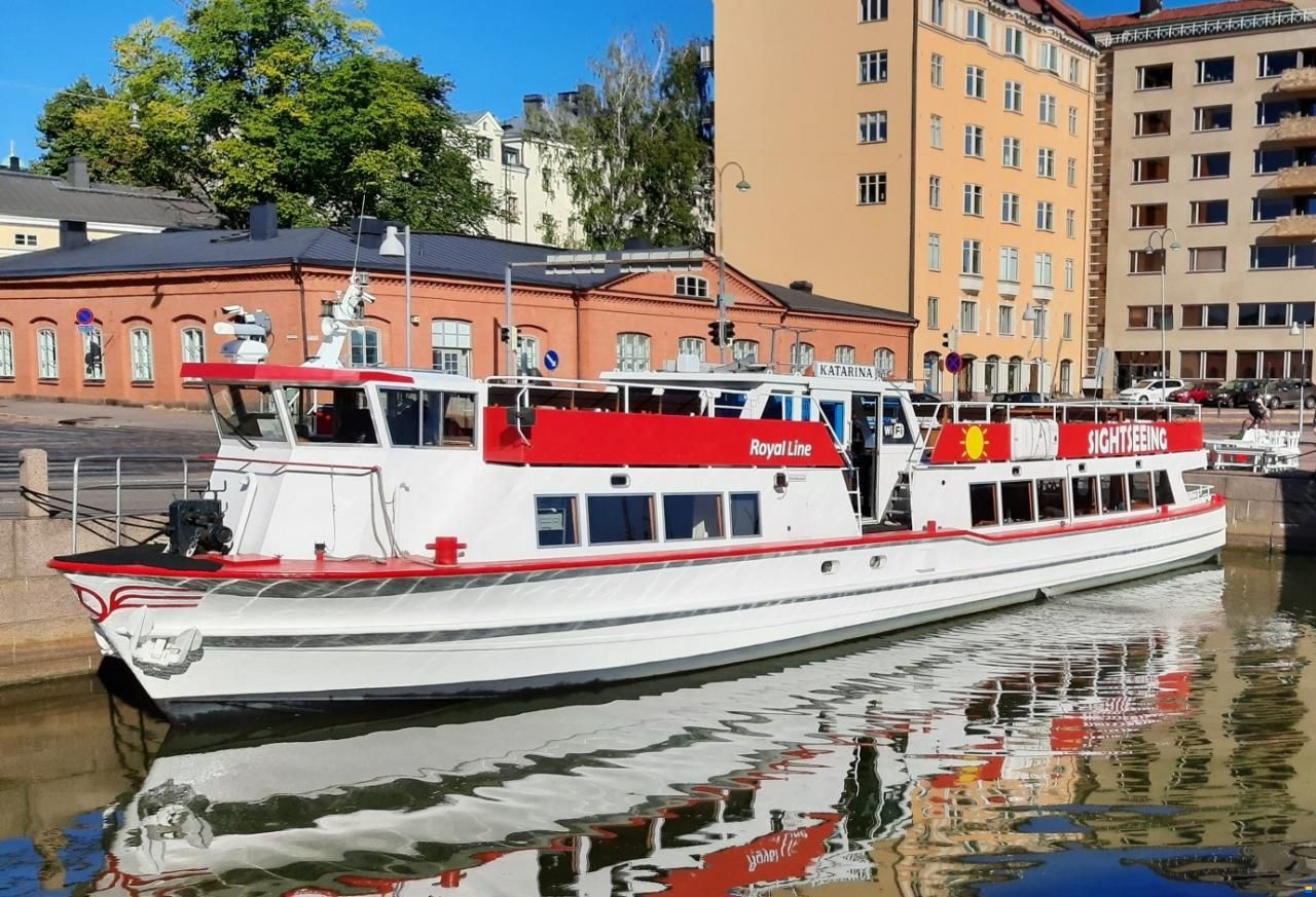 Hollandia Katarina sightseeing vessel