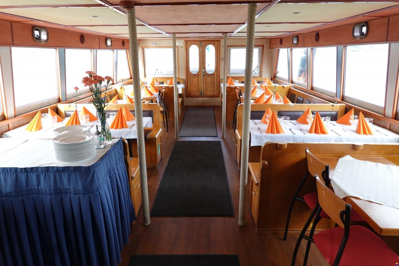 Hollandia Katarina sightseeing vessel