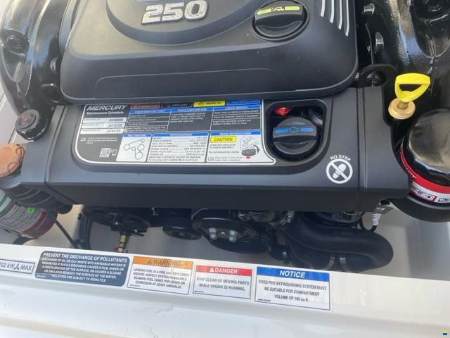 Sea Ray 210 SPX