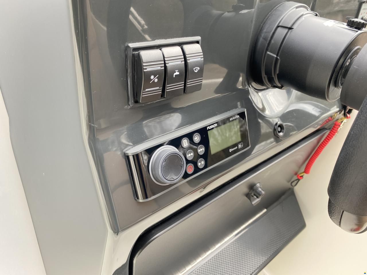 Quicksilver Activ 605 Sundeck
