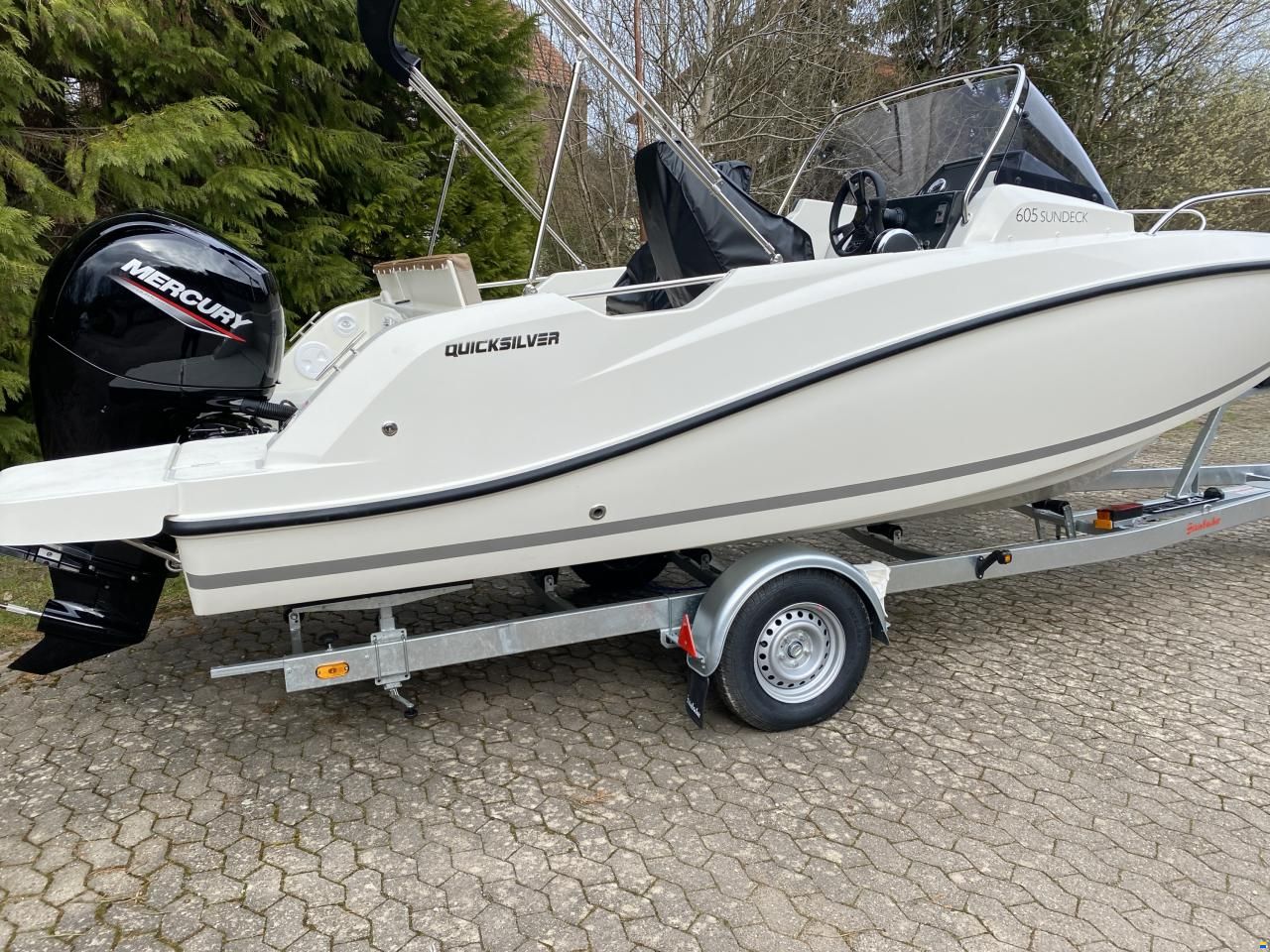 Quicksilver Activ 605 Sundeck