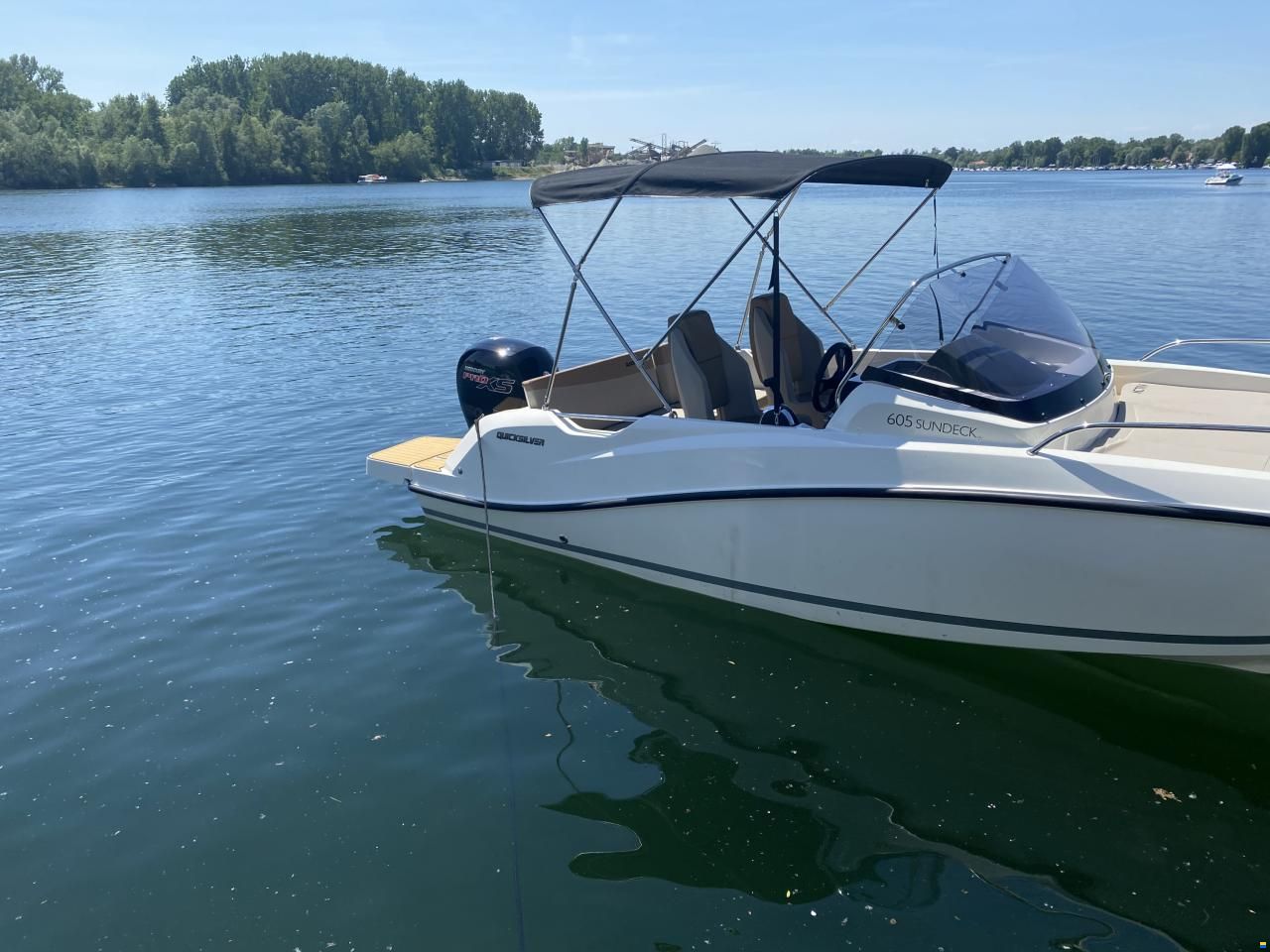 Quicksilver Activ 605 Sundeck
