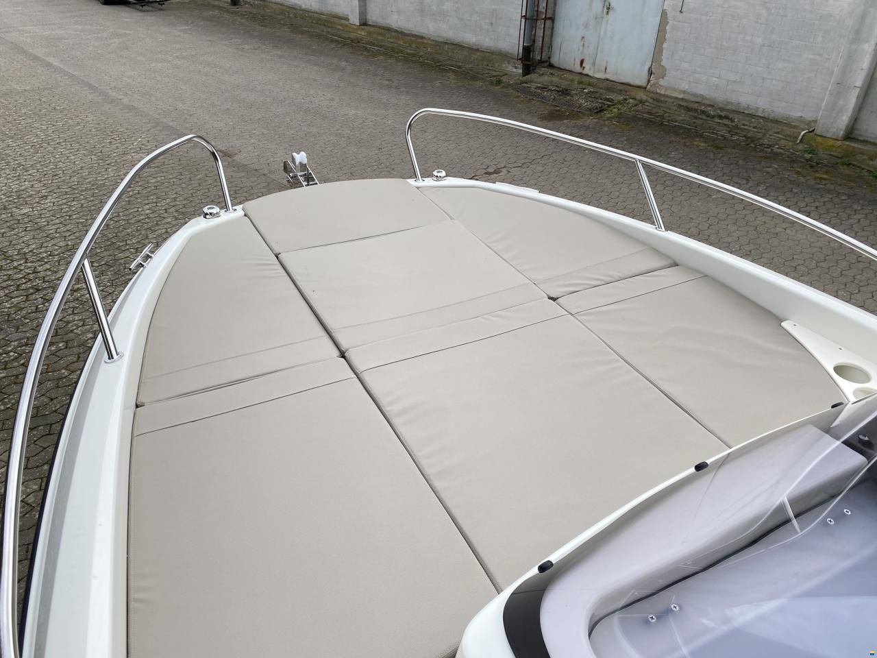 Quicksilver Activ 605 Sundeck