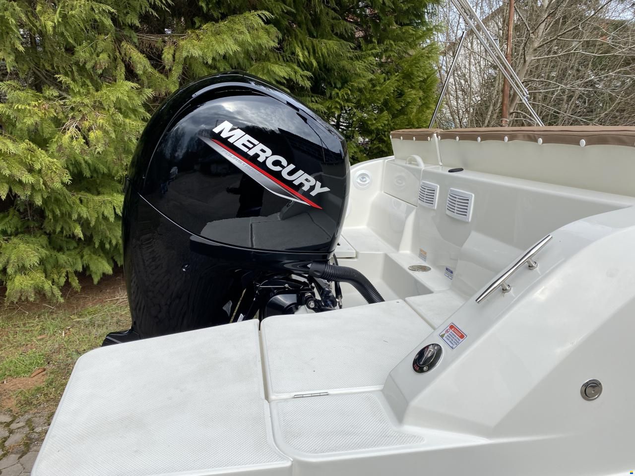 Quicksilver Activ 605 Sundeck