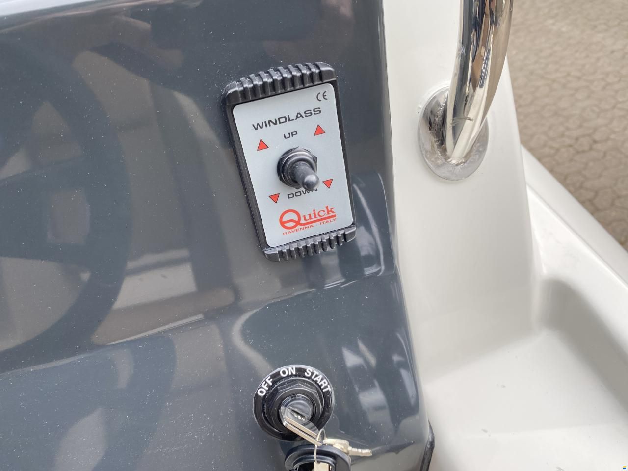 Quicksilver Activ 605 Sundeck