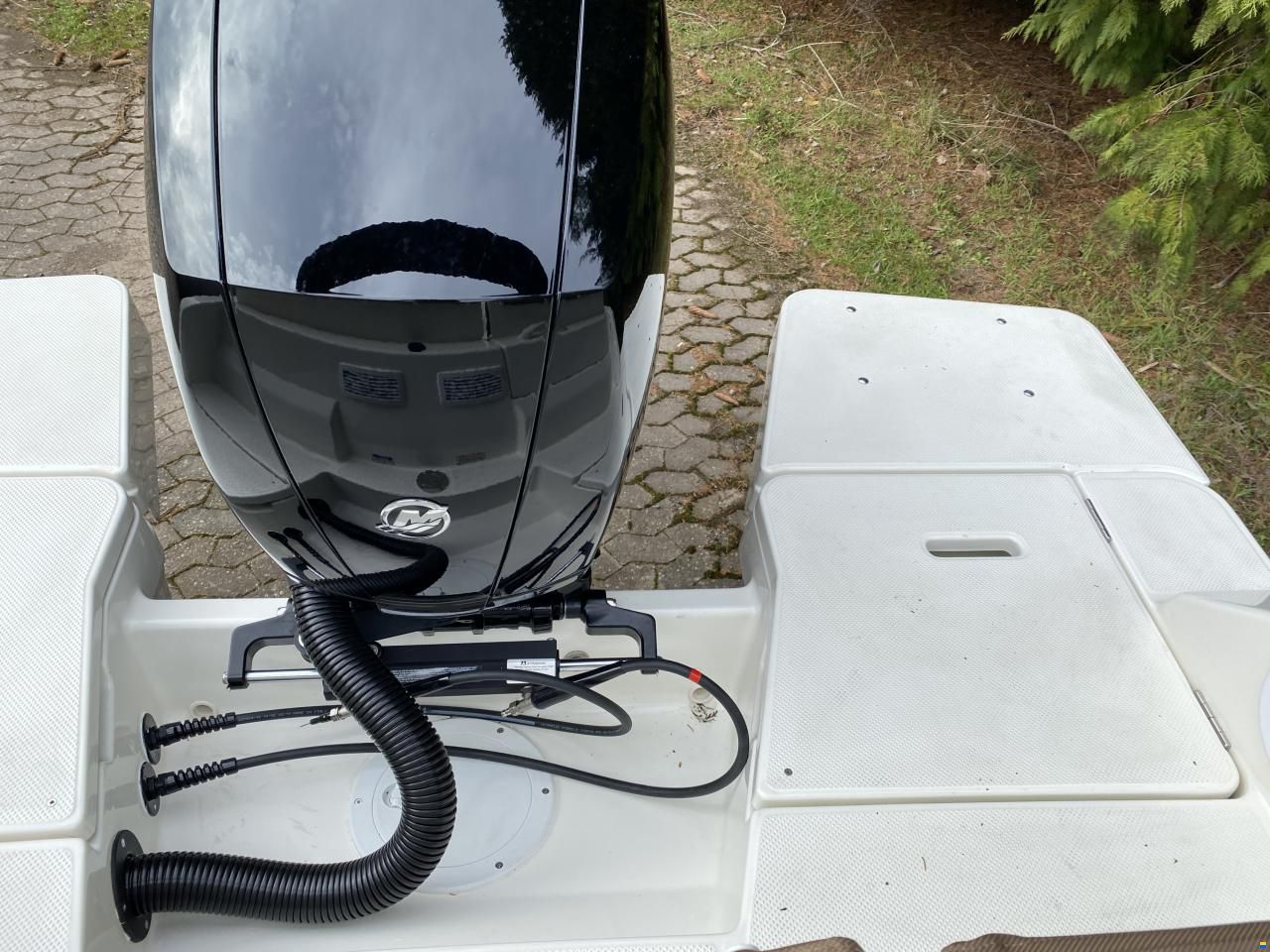 Quicksilver Activ 605 Sundeck