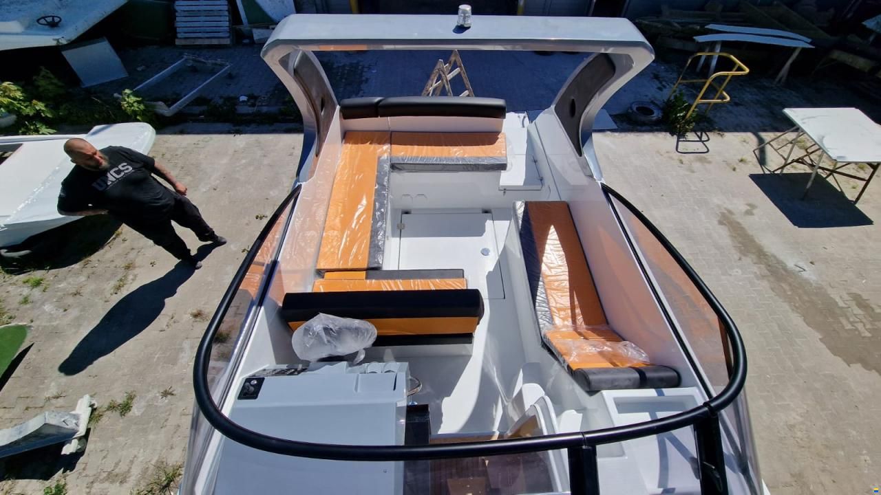 Massiv Boats Massiv Boat Cabin 695 Spoiler STD Color