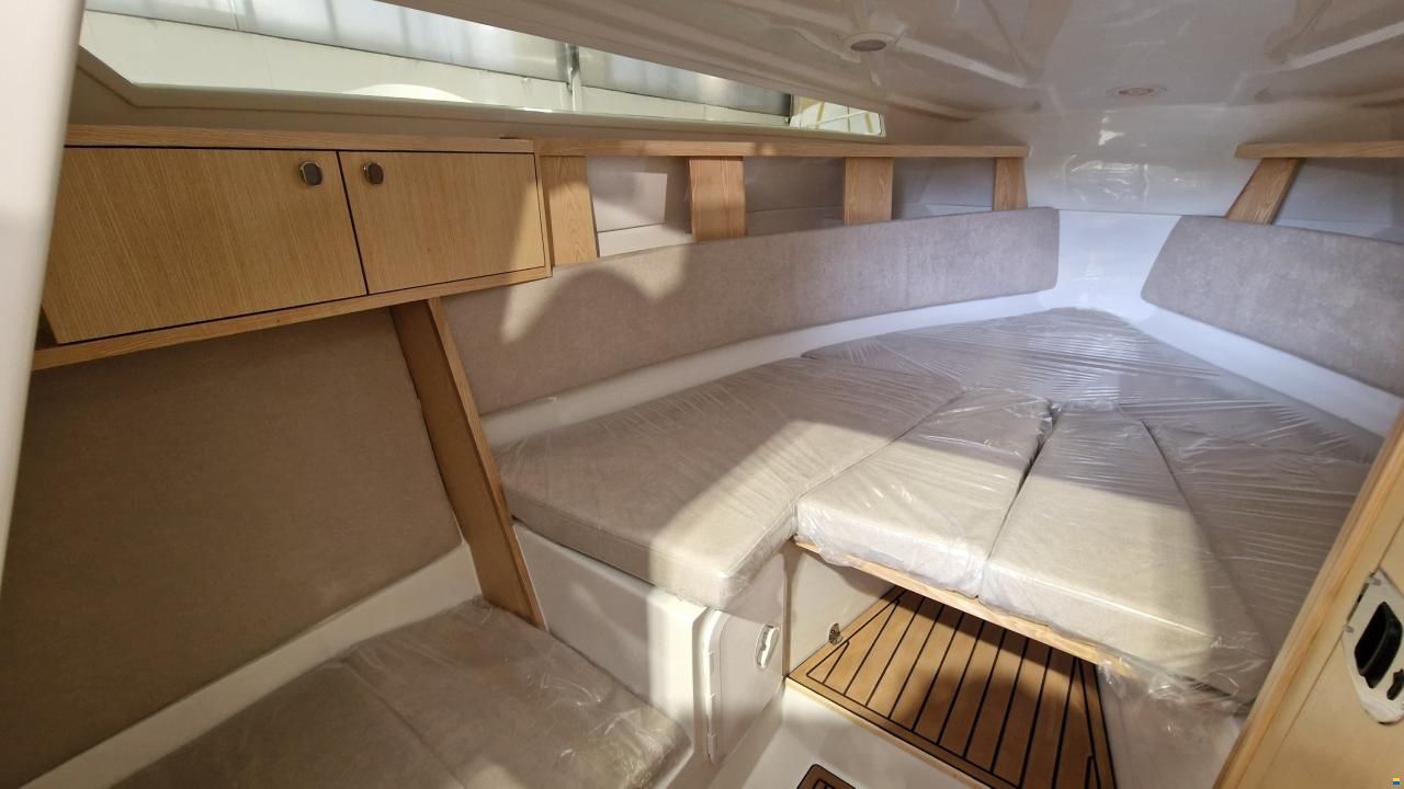 Massiv Boats Massiv Boat Cabin 695 Spoiler STD Color