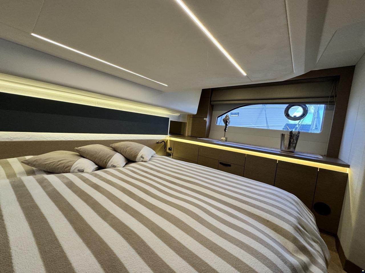 Prestige Yachts 420 Fly