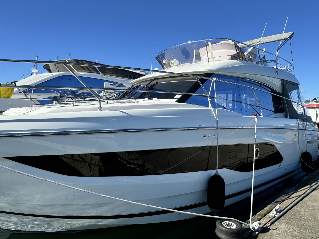 Prestige Yachts 420 Fly