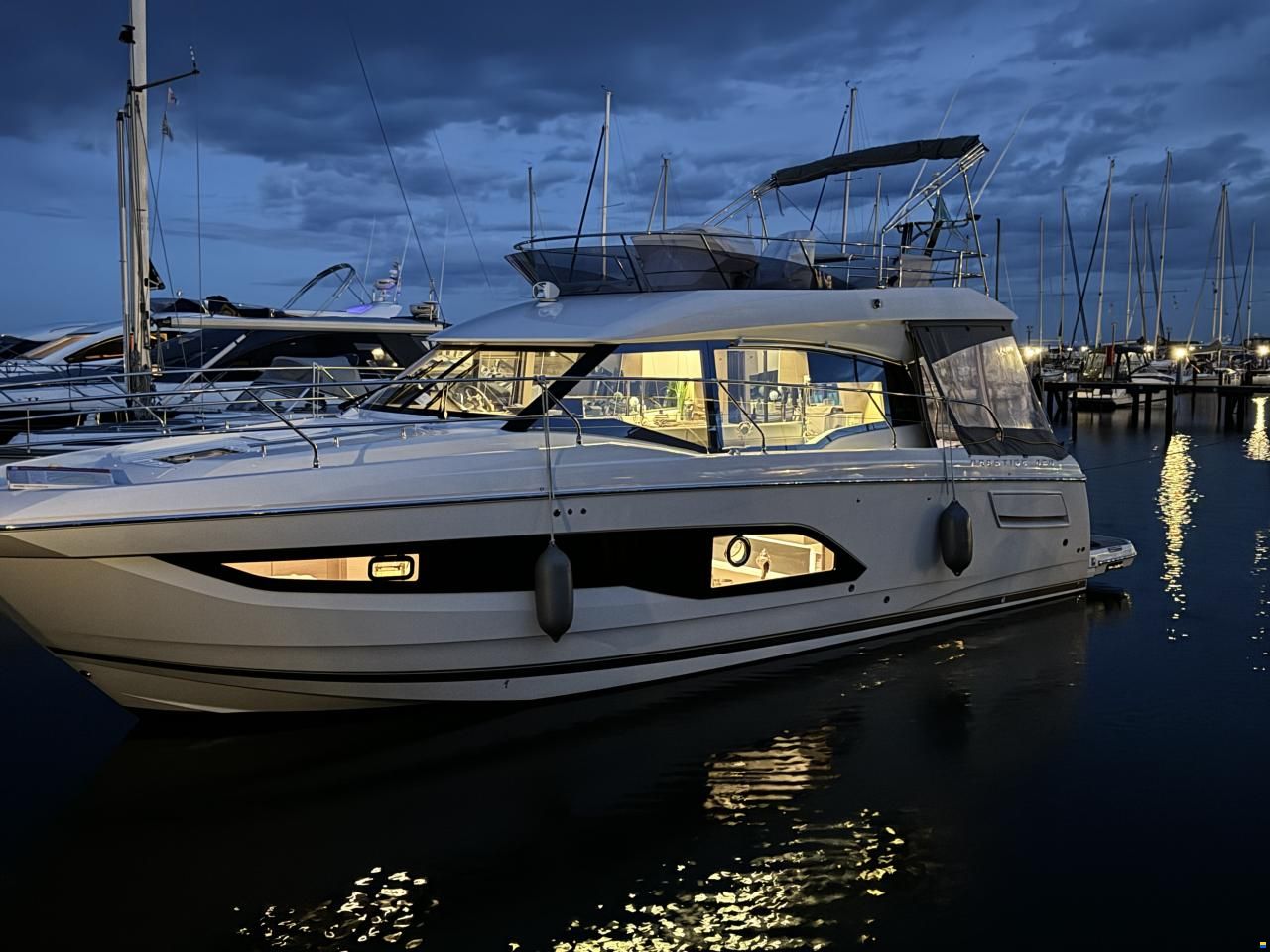 Prestige Yachts 420 Fly