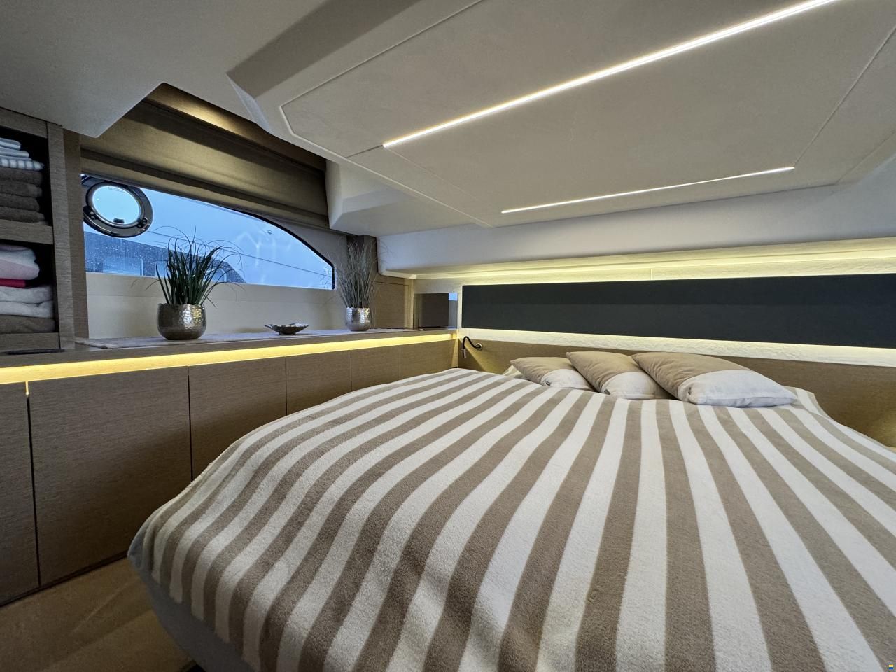 Prestige Yachts 420 Fly
