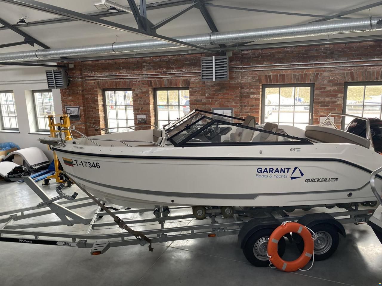 Quicksilver Activ 605 Bowrider