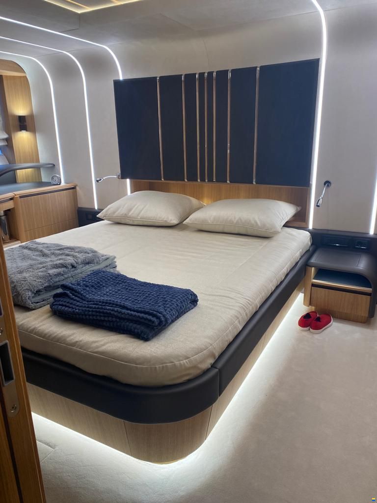 Galeon 680 FLY