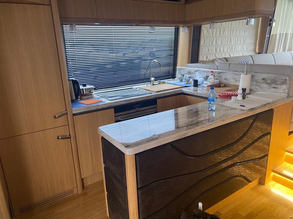 Galeon 680 FLY