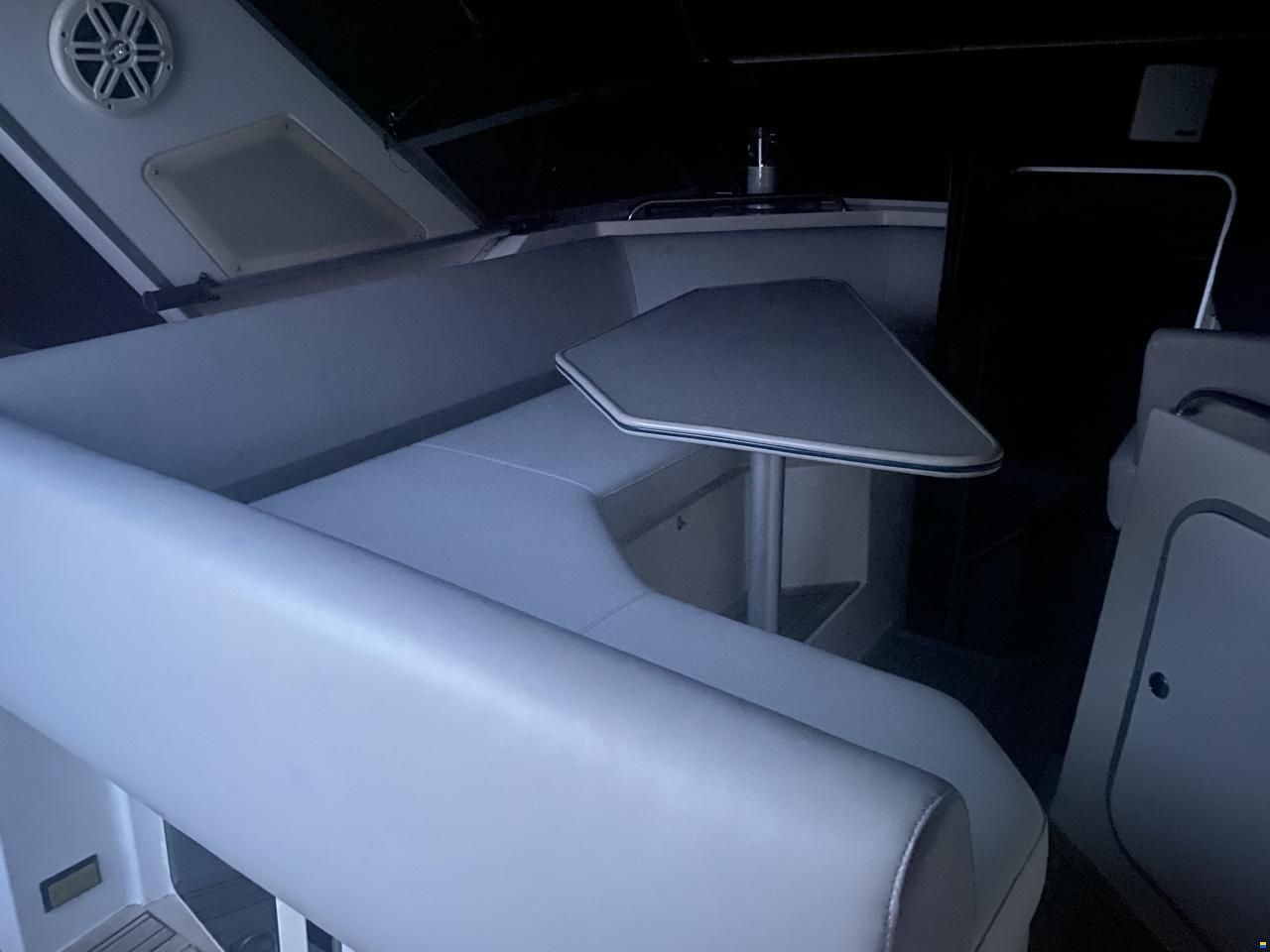 Bayliner 3055