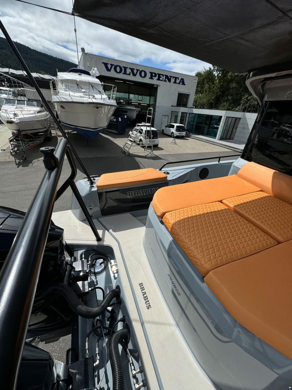 Brabus Shadow 900 Cross Cabin