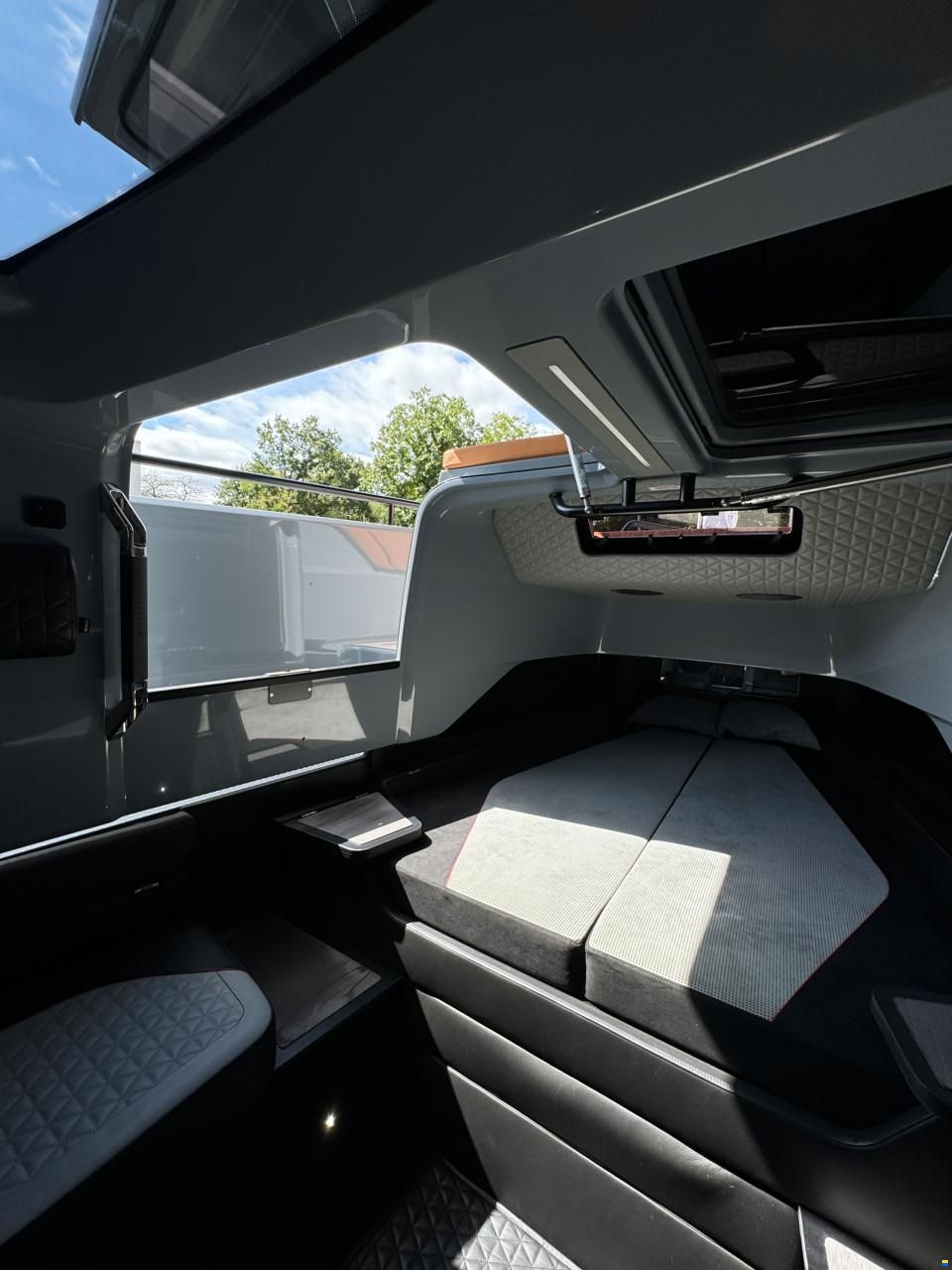 Brabus Shadow 900 Cross Cabin