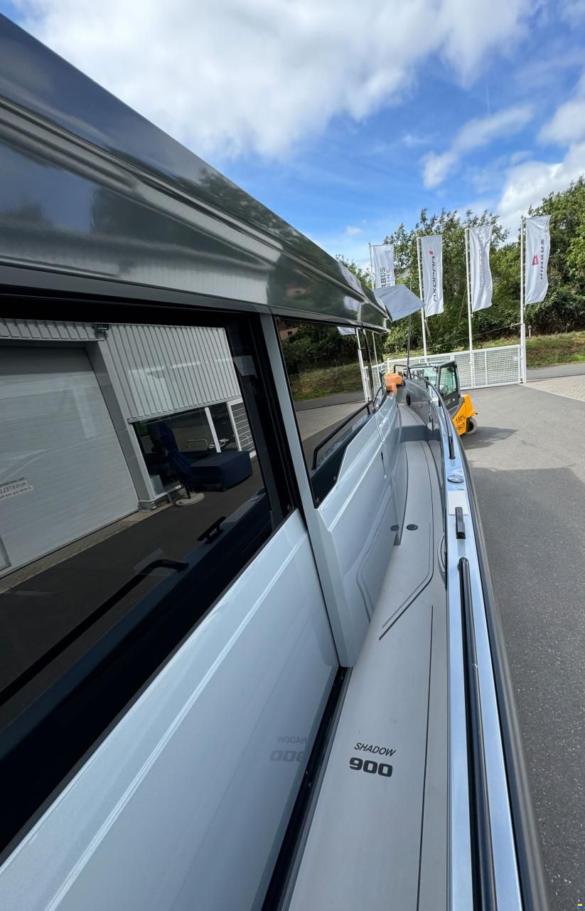 Brabus Shadow 900 Cross Cabin