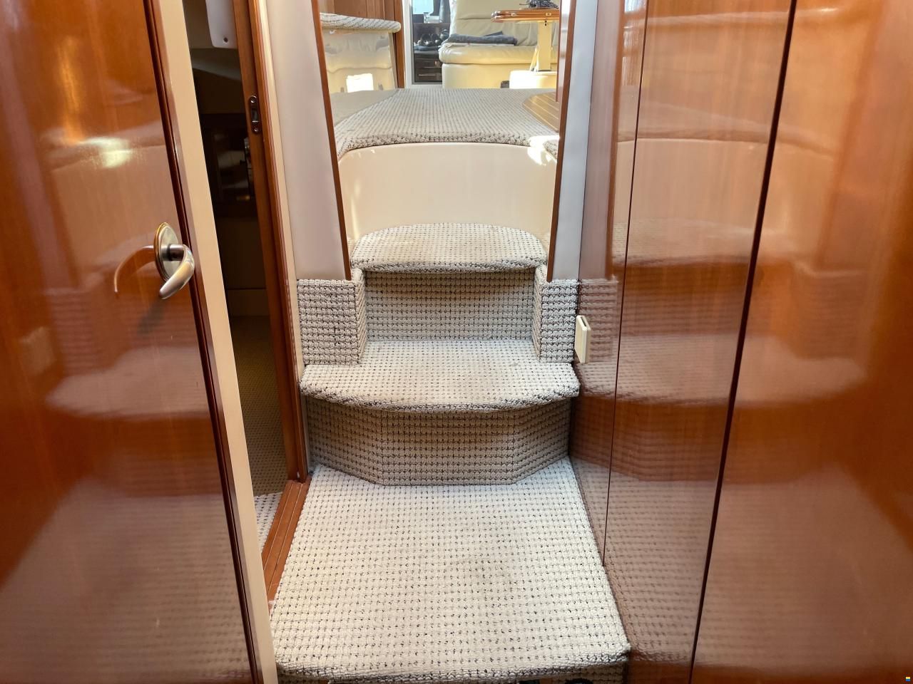 Meridian Yachts 411
