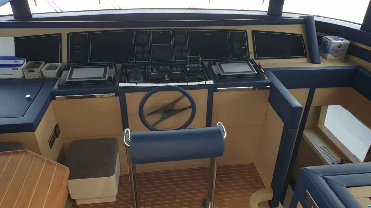Benetti Delfino 93