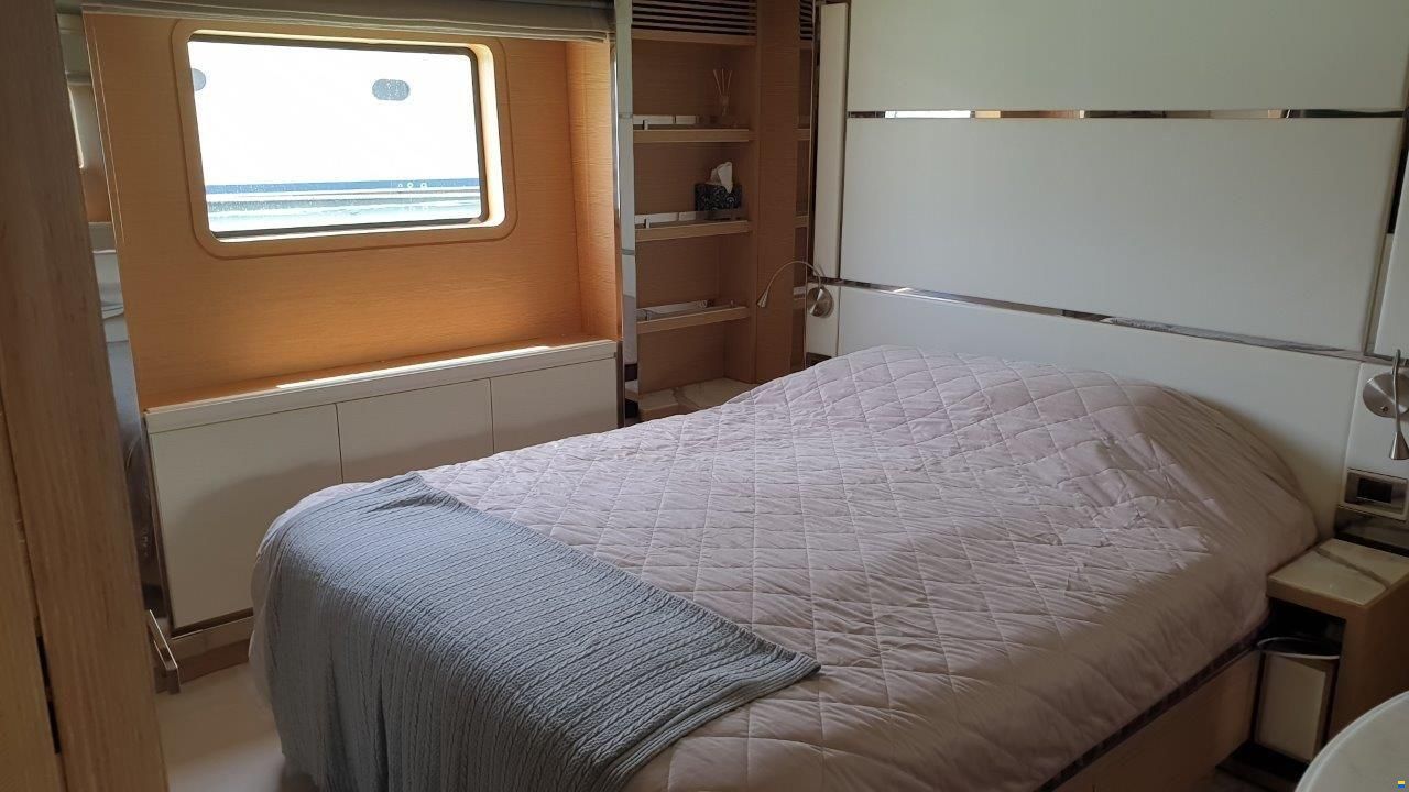 Benetti Delfino 93