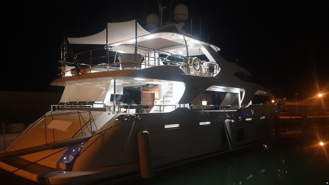 Benetti Delfino 93