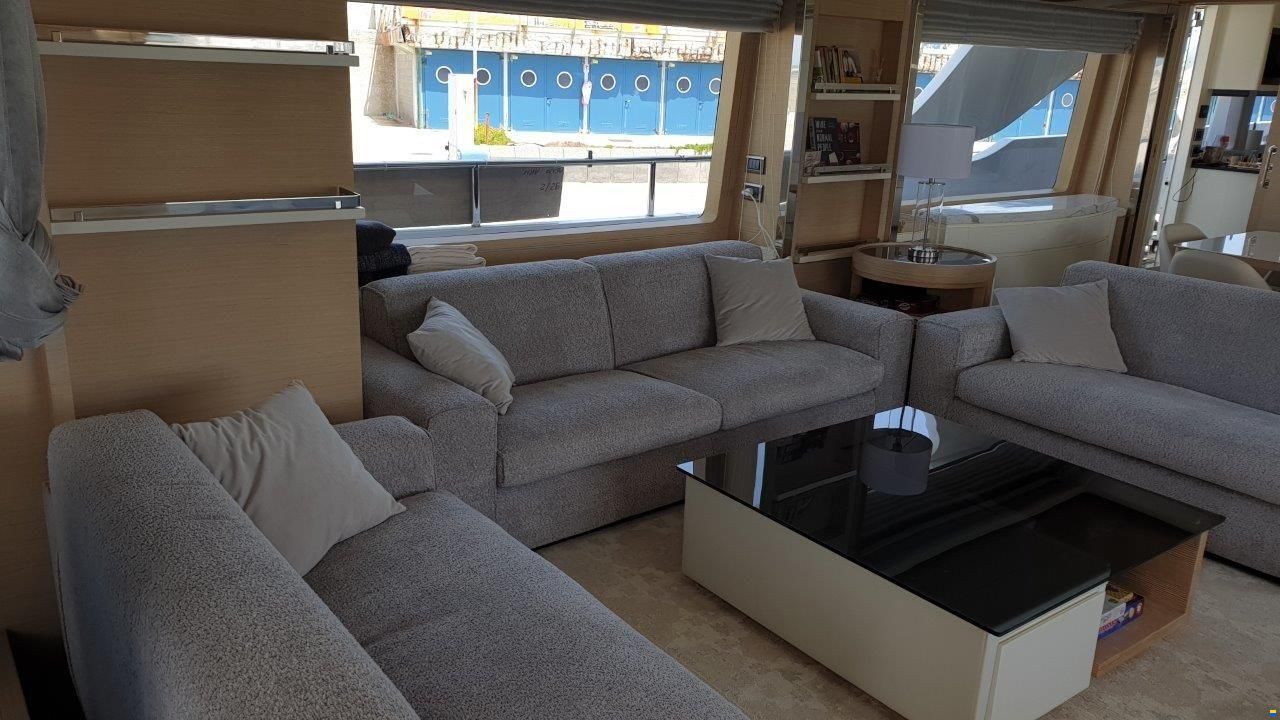 Benetti Delfino 93