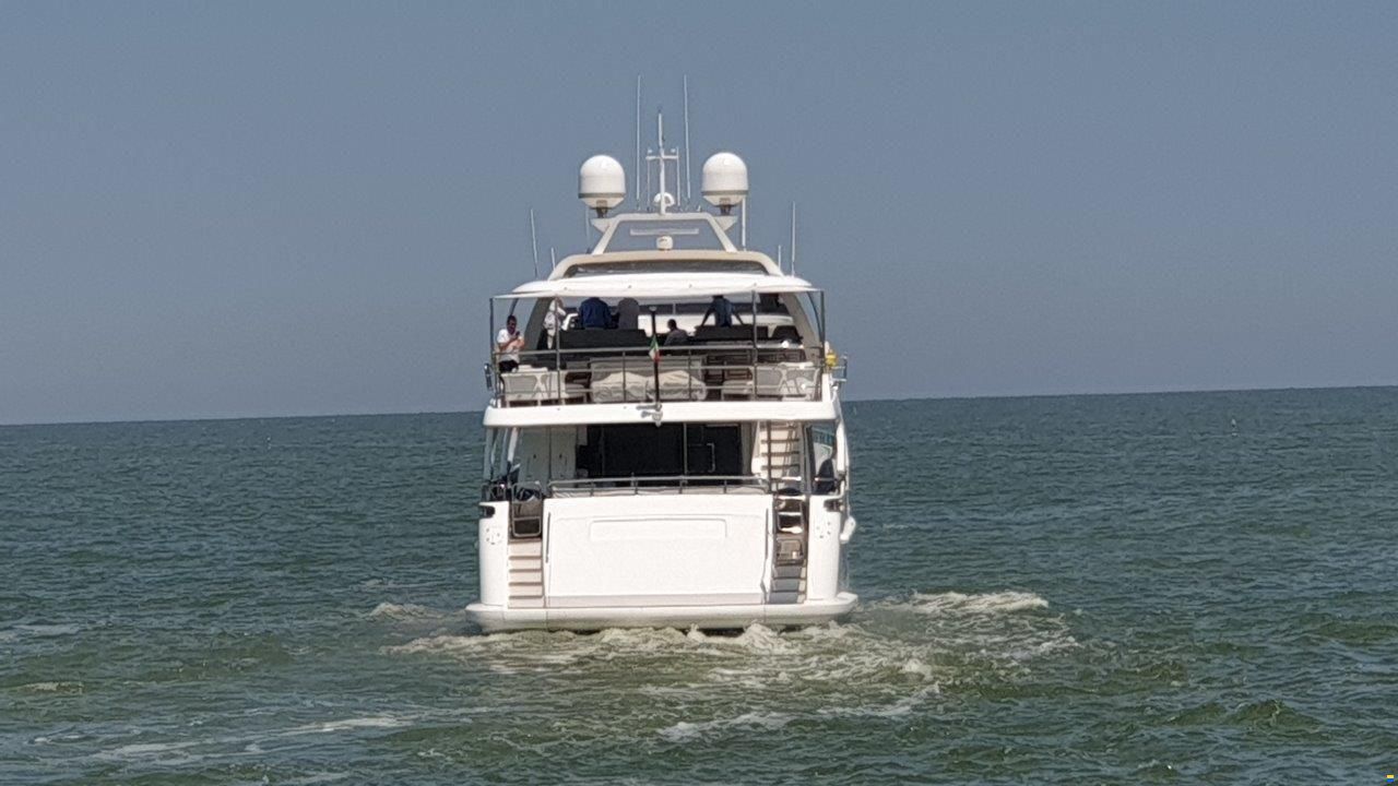Benetti Delfino 93