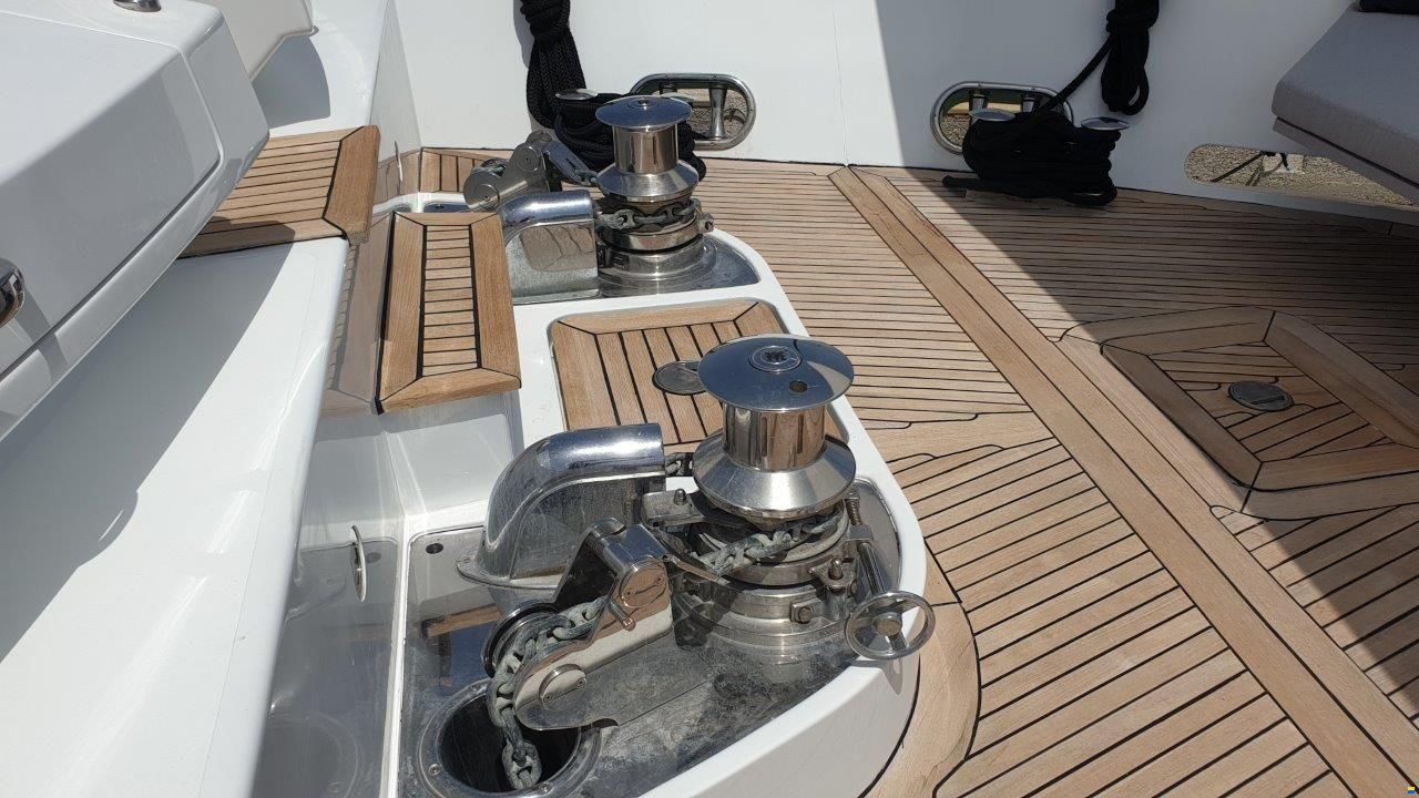 Benetti Delfino 93