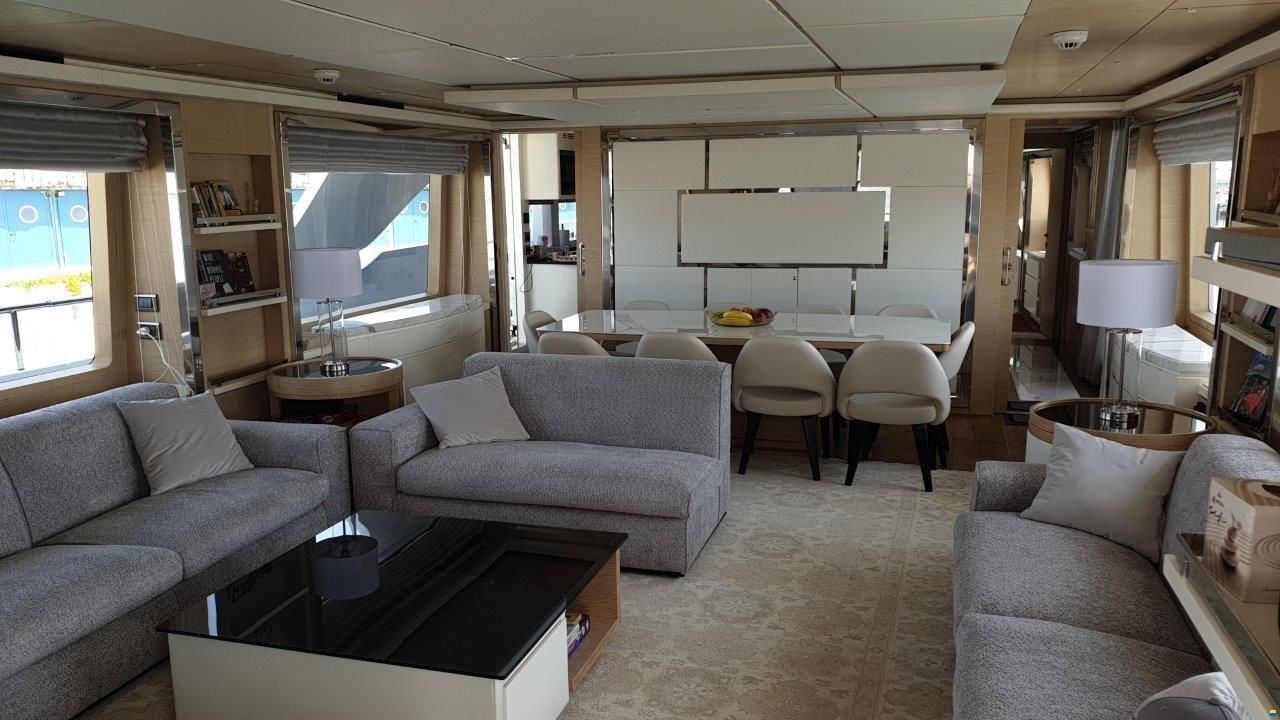 Benetti Delfino 93