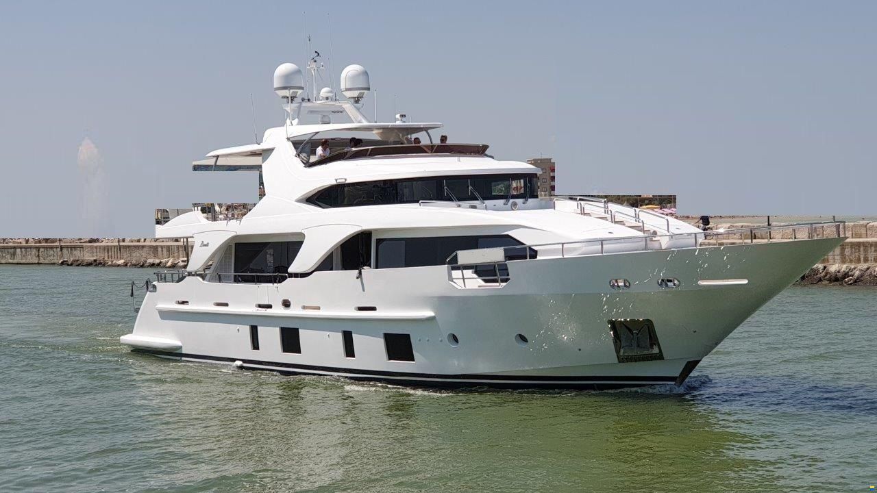 Benetti Delfino 93