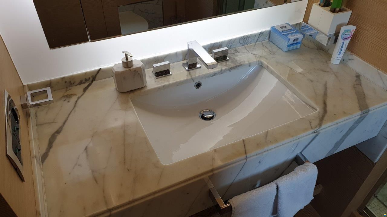 Benetti Delfino 93