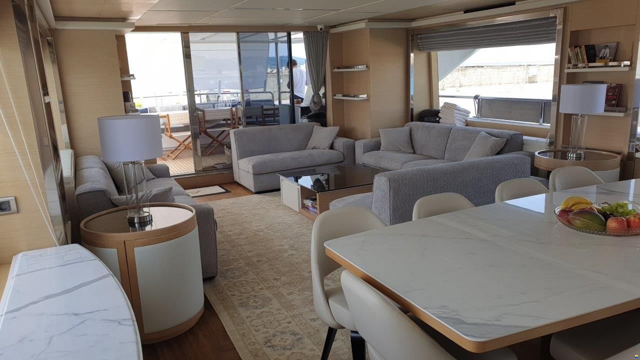 Benetti Delfino 93