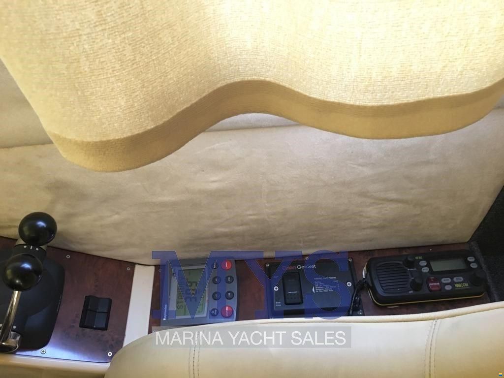 Galeon 330 Fly