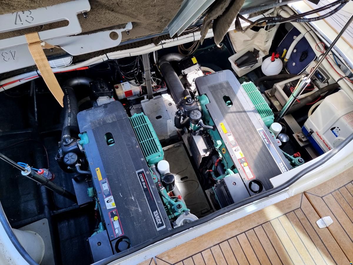 Cranchi Mediterranee 43 HT Volvo Penta IPS-600