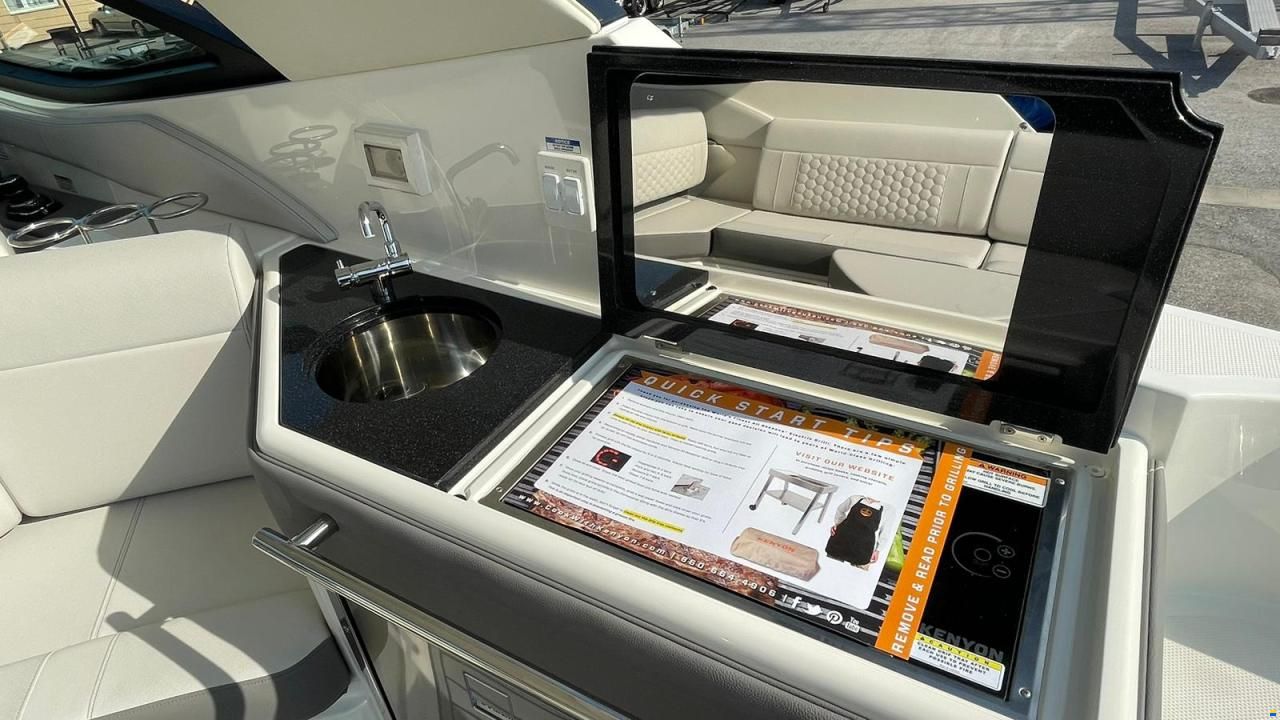 Sea Ray Sundancer 320