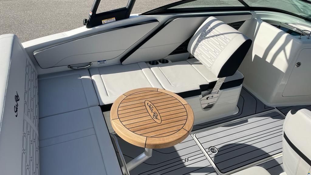 Sea Ray SPX 210