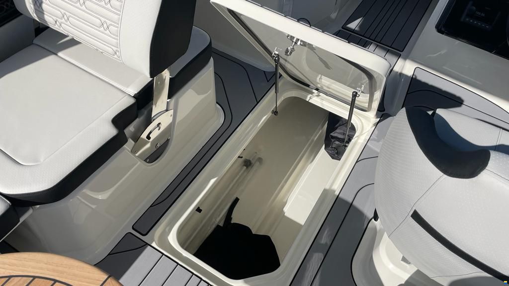 Sea Ray SPX 210