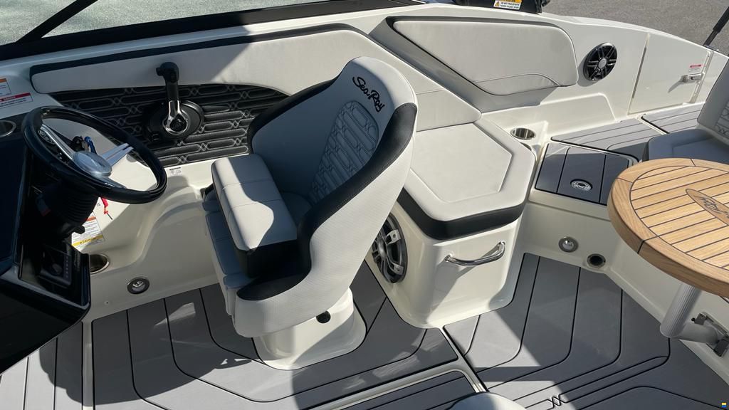 Sea Ray SPX 210