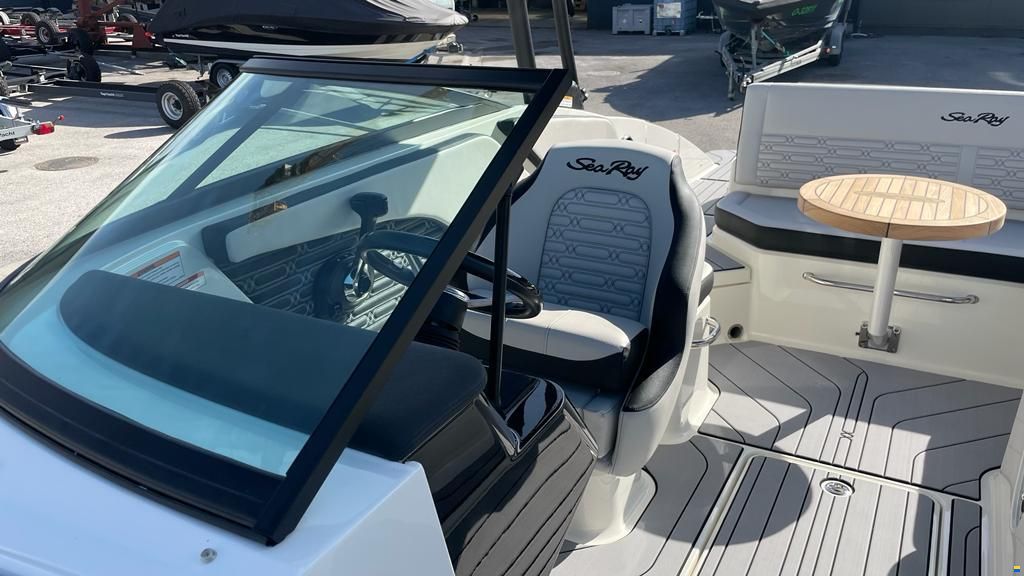 Sea Ray SPX 210